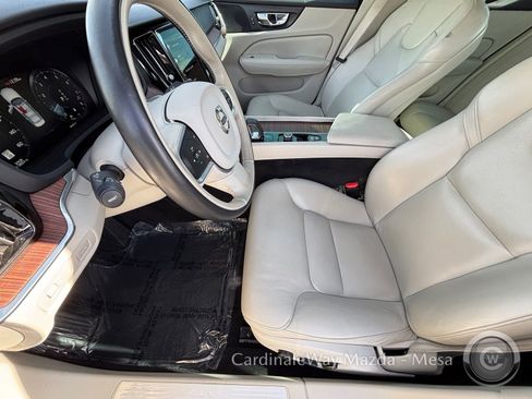 Used 2022 Volvo S60 B5 Momentum w/ Premium Package image 18