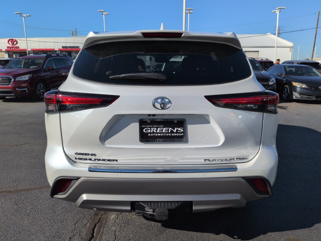 Used 2024 Toyota Highlander Platinum AWD/4WD image 4