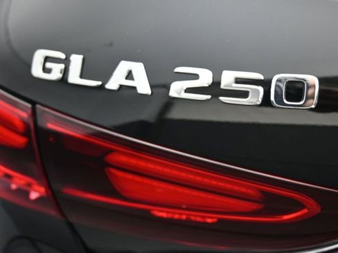 New 2025 Mercedes-Benz GLA 250 4MATIC image 12