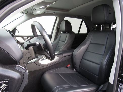 Used 2020 Mercedes-Benz GLE 450 4MATIC w/ Premium Package image 10