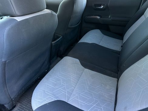 Used 2022 Toyota Tacoma TRD Off-Road image 11