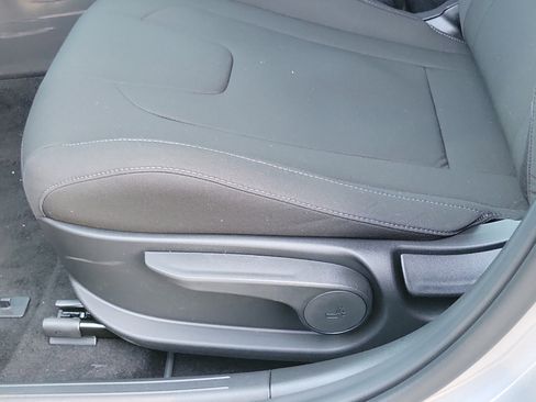 Used 2026 Hyundai Elantra Sport FWD image 17