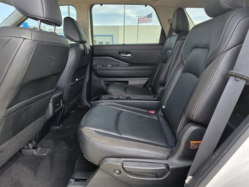 Used 2022 Nissan Pathfinder SL w/ SL Premium Package image 14