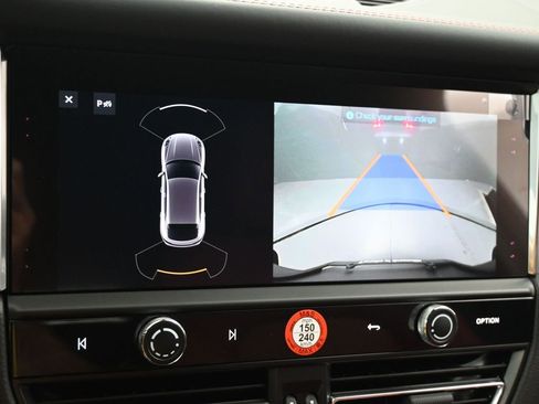 Used 2025 Porsche Macan image 18