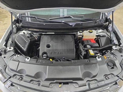 Used 2023 Chevrolet Traverse LT w/ Rear Camera Mirror Package image 30