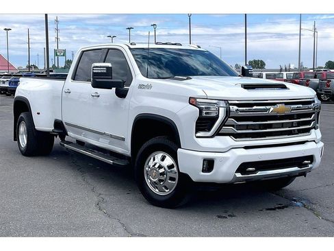 Used 2024 Chevrolet Silverado 3500 High Country w/ High Country Premium Package AWD/4WD image 2