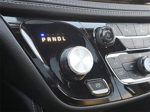 New 2026 Chrysler Pacifica Limited w/ Uconnect Theater Family Group image 29