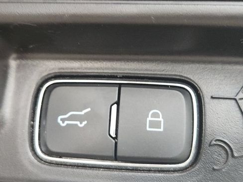 Used 2021 Ford Explorer Limited w/ Equipment Group 301A AWD/4WD image 47