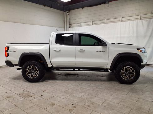 Used 2025 Chevrolet Colorado ZR2 w/ Technology Package AWD/4WD image 10