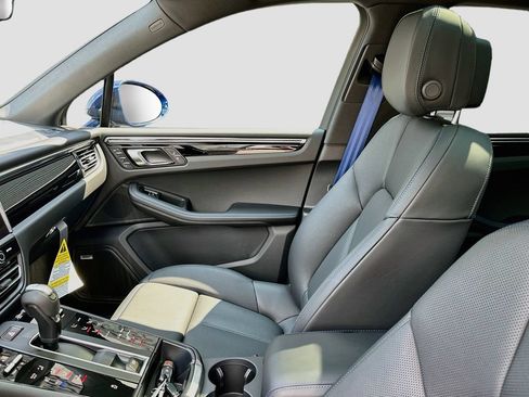 New 2026 Porsche Macan AWD/4WD image 26