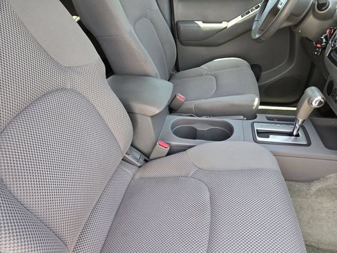 Used 2014 Nissan Frontier SV w/ SV Value Truck Package RWD image 19