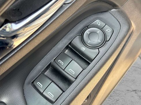 Used 2019 Chevrolet Equinox LT w/ Driver Convenience Package AWD/4WD image 16