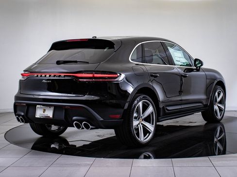 Certified 2025 Porsche Macan image 8