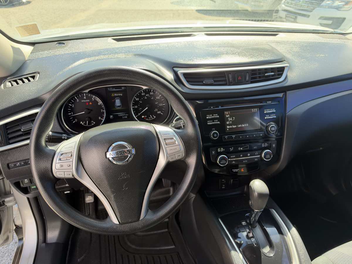 Used 2016 Nissan Rogue SV FWD image 11