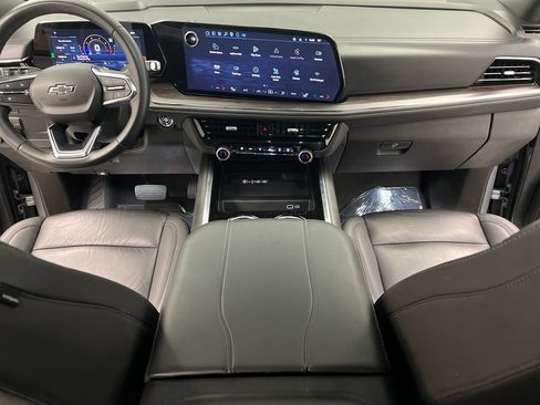 Used 2025 Chevrolet Suburban Z71 AWD/4WD image 49