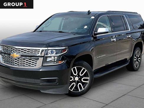 Used 2017 Chevrolet Suburban LT RWD image 1