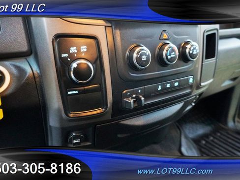 Used 2013 RAM 2500 Tradesman w/ Chrome Appearance Group image 25