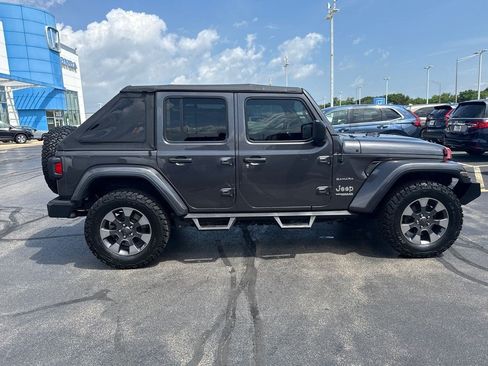 Used 2018 Jeep Wrangler Unlimited Sahara w/ Dual Top Group AWD/4WD image 12