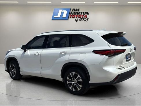 Used 2020 Toyota Highlander XLE FWD image 7