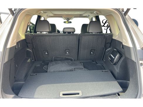 Used 2025 Nissan Rogue Platinum FWD image 9