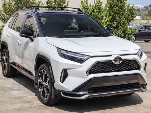 Used 2025 Toyota RAV4 XSE w/ Premium Package AWD/4WD image 3