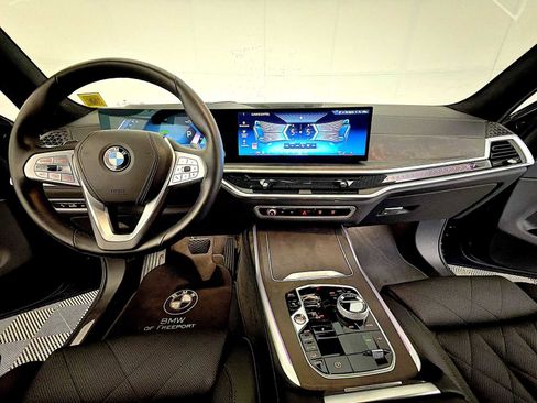 Certified 2024 BMW X7 xDrive40i w/ Premium Package AWD/4WD image 17