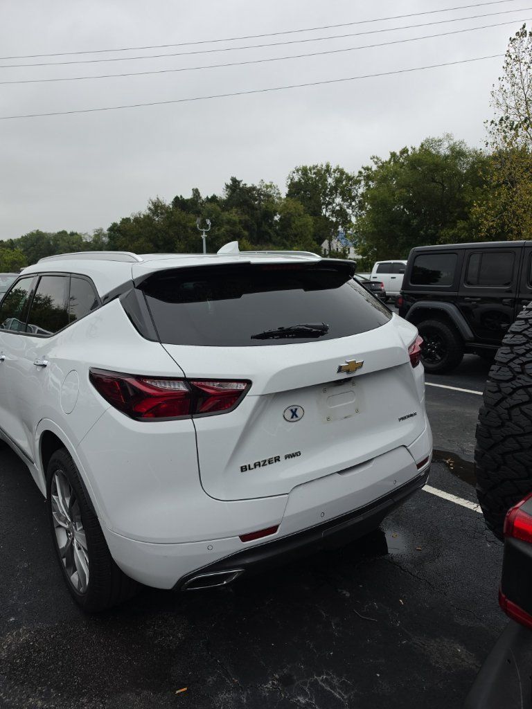 Used 2019 Chevrolet Blazer Premier w/ Sun and Wheels Package AWD/4WD image 3
