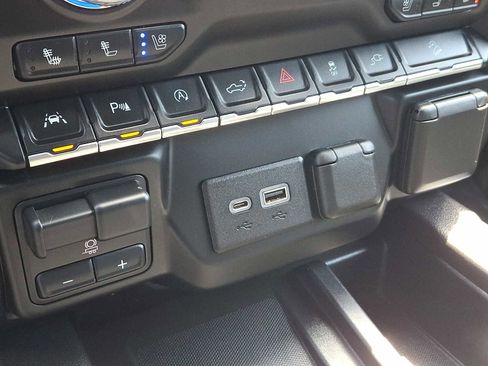 Used 2019 GMC Sierra 1500 SLT w/ SLT Premium Plus Package AWD/4WD image 29