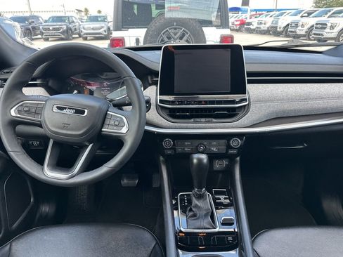 Used 2025 Jeep Compass Latitude AWD/4WD image 9