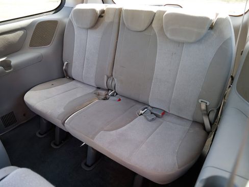 Used 2012 Kia Sedona LX image 22