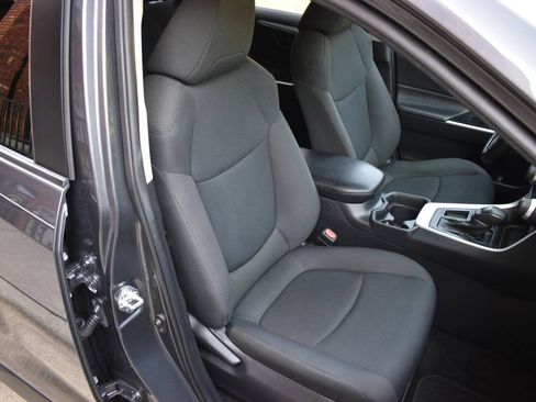 Used 2021 Toyota RAV4 LE FWD image 20
