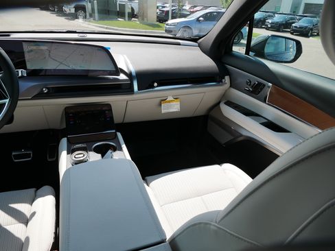 New 2026 Cadillac Vistiq Luxury w/ LPO, Floor Liner Package image 10