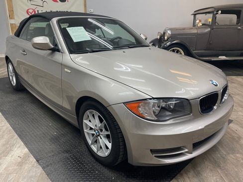 Used 2010 BMW 128i Convertible image 21