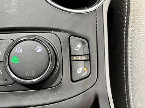 Used 2023 GMC Terrain SLE w/ Driver Convenience Package image 4