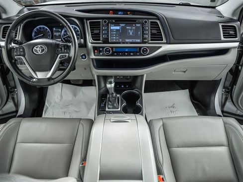 Used 2019 Toyota Highlander XLE w/ Protection Package #3 image 18