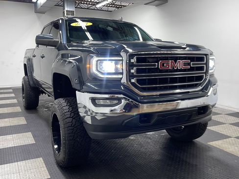 Used 2017 GMC Sierra 1500 SLE w/ SLE Value Package AWD/4WD image 21