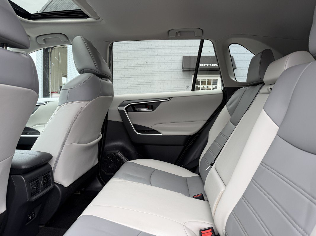 Used 2019 Toyota RAV4 XLE Premium w/ Cold Weather Package AWD/4WD image 19