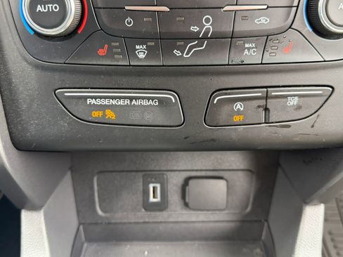 Used 2017 Ford Escape SE w/ SE Cold Weather Package FWD image 30