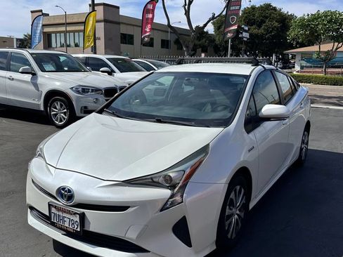 Used 2016 Toyota Prius Two FWD image 2