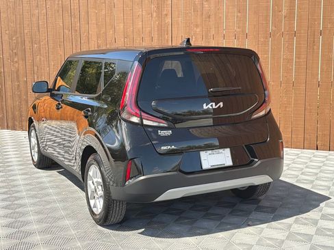 Used 2025 Kia Soul LX FWD image 14