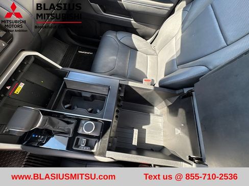 Used 2023 Toyota Tundra Platinum AWD/4WD image 27