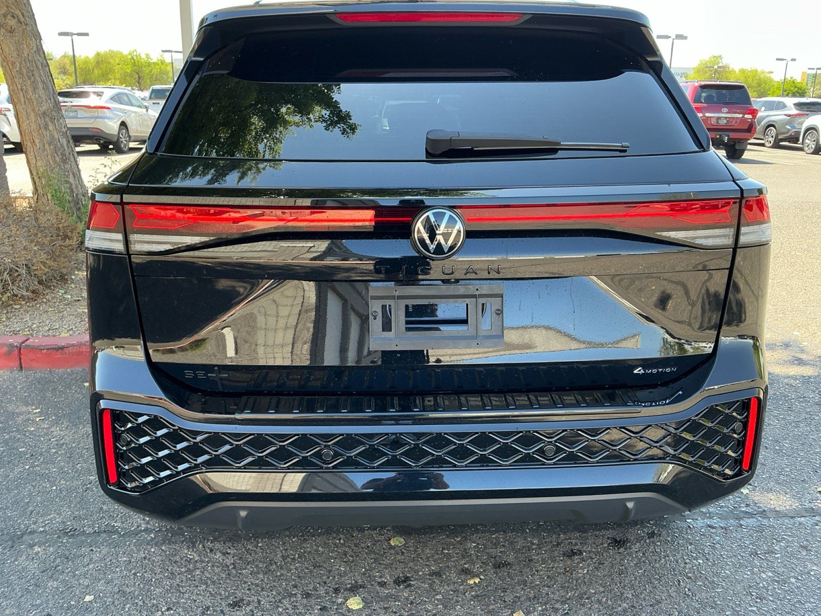 Used 2025 Volkswagen Tiguan SE R-Line AWD/4WD image 23