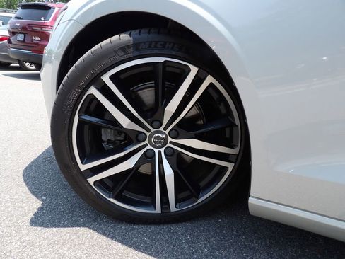 Used 2020 Volvo V60 T6 R-Design FWD image 28