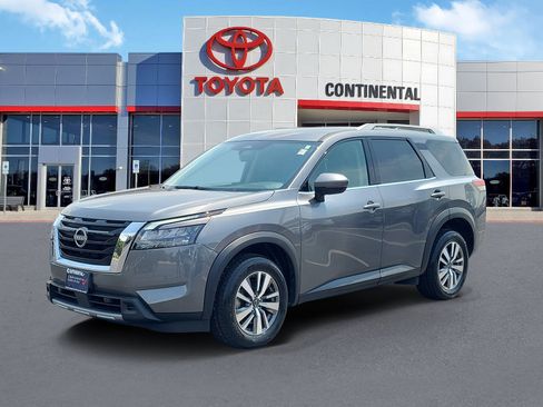 Used 2025 Nissan Pathfinder SL AWD/4WD image 3