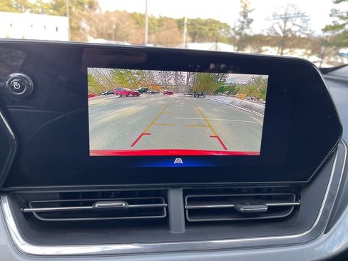 Used 2025 Chevrolet Trax LT image 11