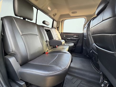 Used 2015 RAM 2500 Laramie w/ Black Appearance Group AWD/4WD image 26