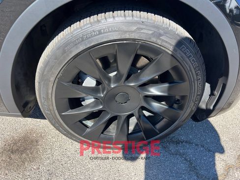 Used 2022 Tesla Model Y Long Range AWD/4WD image 14
