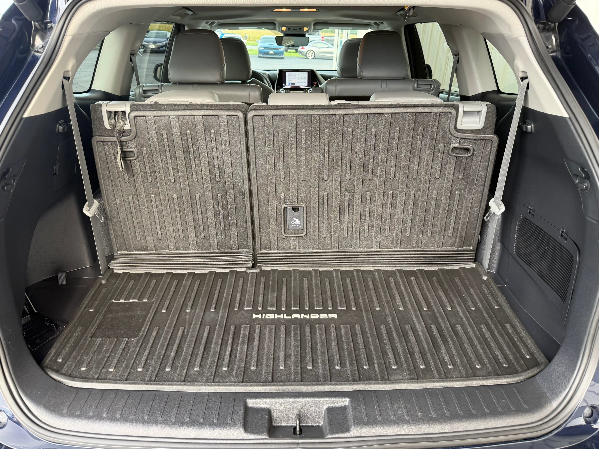 Used 2025 Toyota Highlander XLE AWD/4WD image 7
