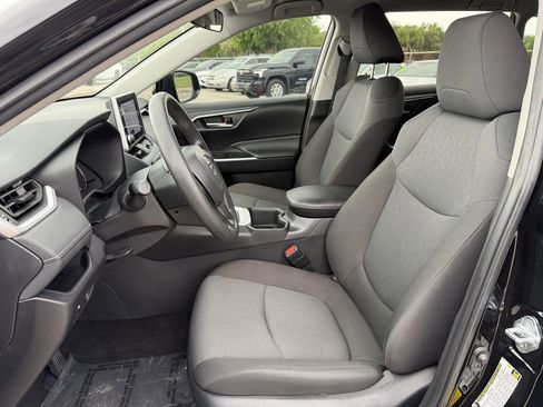 Used 2025 Toyota RAV4 XLE image 28
