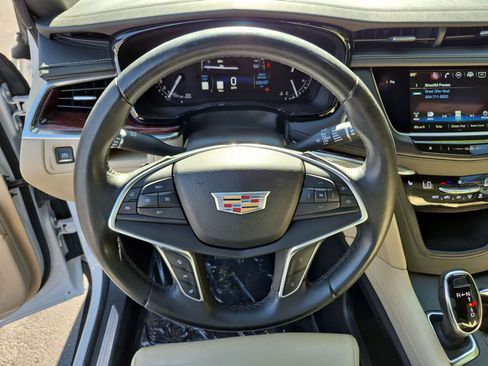 Used 2017 Cadillac XT5 Luxury w/ Driver Awareness Package AWD/4WD image 16